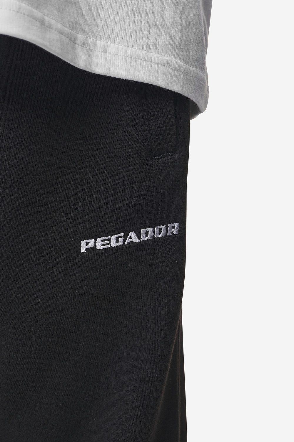 Pegador Logo Wide Sweat Pants Washed Black Detailshot aus der Most Alive Kollektion für Herren