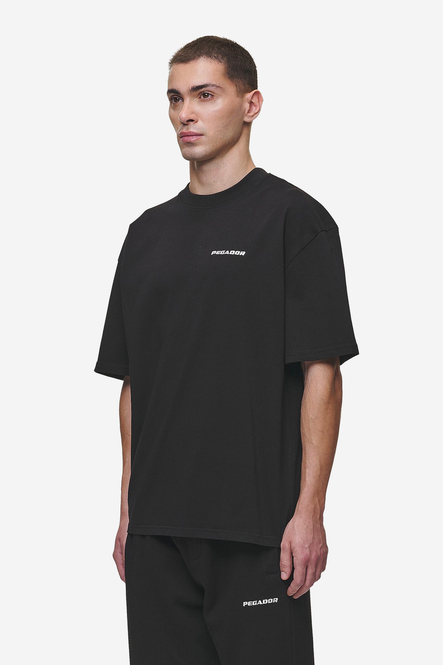 Pegador Logo Oversized Tee Washed Black Seitenansicht aus der Most Alive Kollektion für Herren