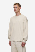 Pegador Rusk Logo Oversized Longsleeve Washed Light Beige Seitenansicht aus der Most Alive Kollektion für Herren