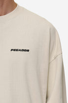 Pegador Rusk Logo Oversized Longsleeve Washed Light Beige Detailshot aus der Most Alive Kollektion für Herren