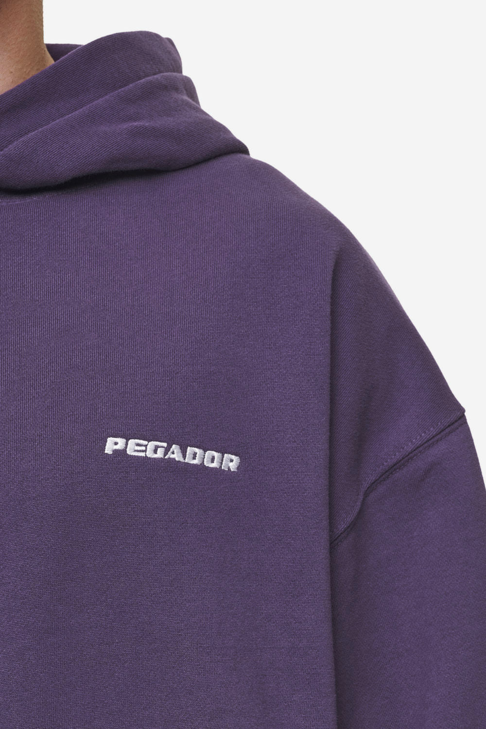 Pegador Logo Oversized Hoodie Washed Deep Purple Detailshot aus der Most Alive Kollektion für Herren