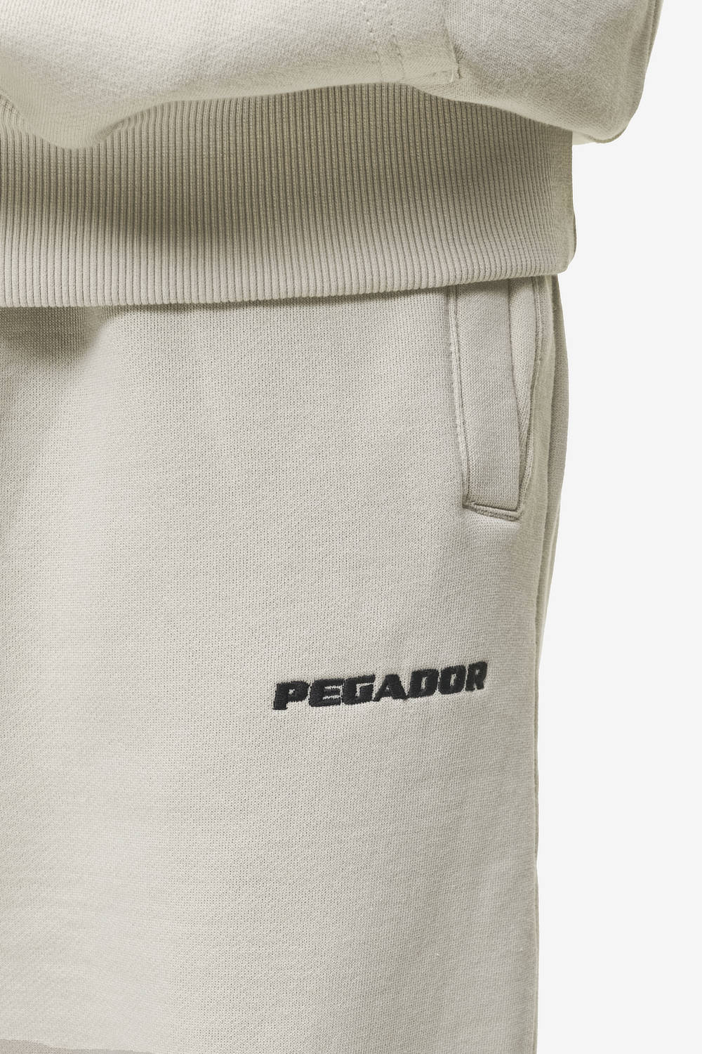 Pegador Logo Heavy Sweat Jogger Washed Light Beige Detailshot aus der Most Alive Kollektion für Herren