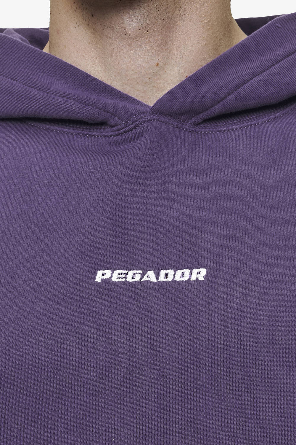 Pegador Logo Boxy Hoodie Washed Deep Purple Detailshot aus der Most Alive Kollektion für Herren