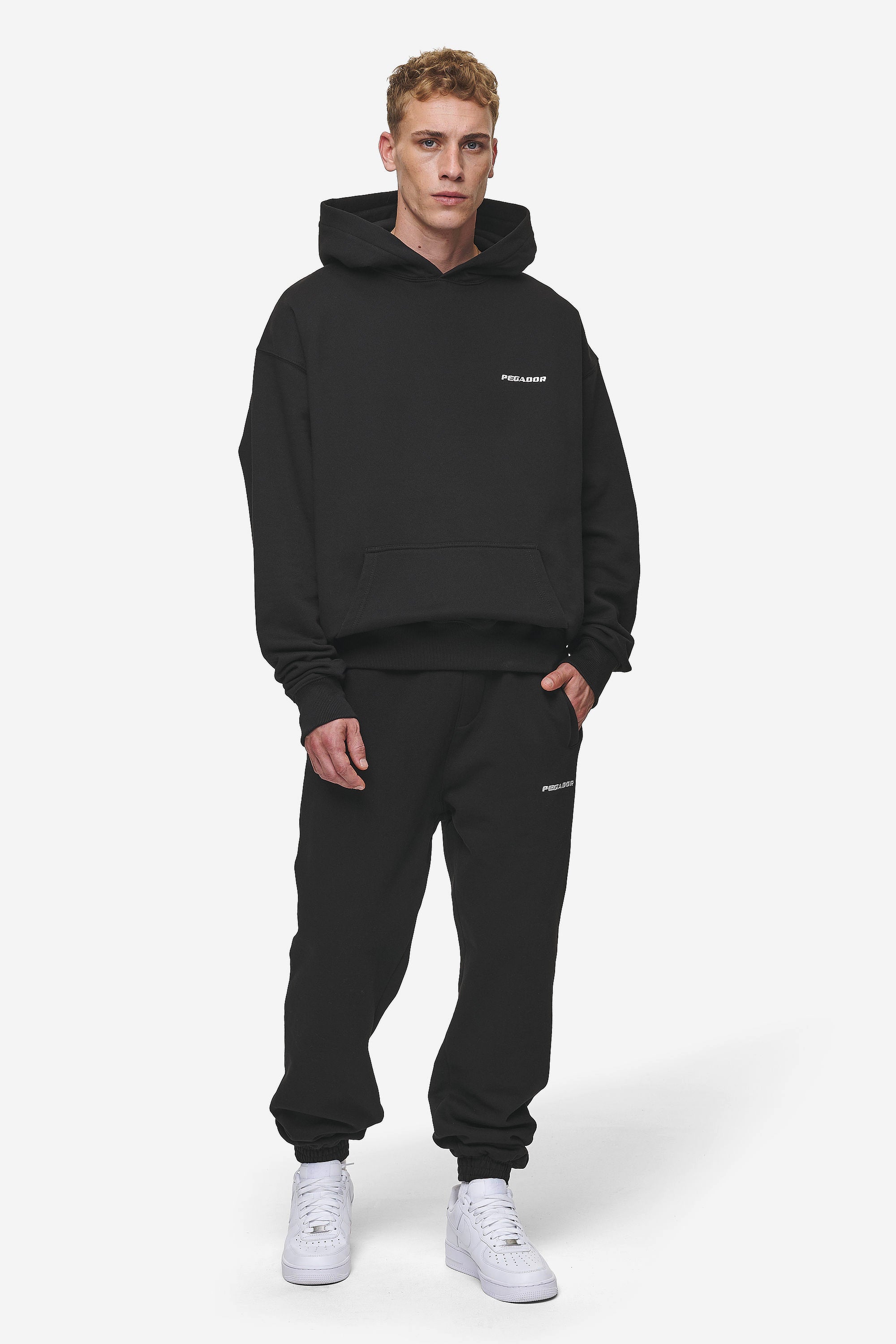 Pegador Logo Oversized Hoodie Washed Black Ganzkörper Bild aus der Most Alive Kollektion für Herren