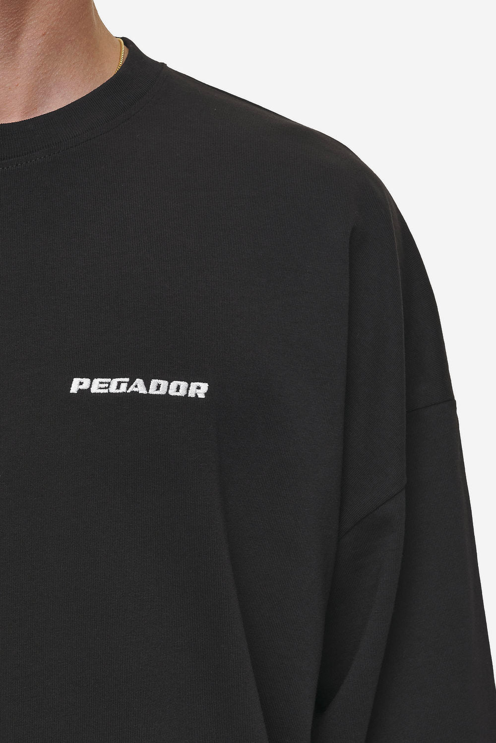 Pegador Rusk Logo Oversized Longsleeve Washed Black Detailshot aus der Most Alive Kollektion für Herren