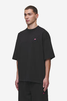 Pegador Leono Boxy Tee Washed Black Virtual Pink Gum Seitenansicht aus der Most Alive Kollektion für Herren