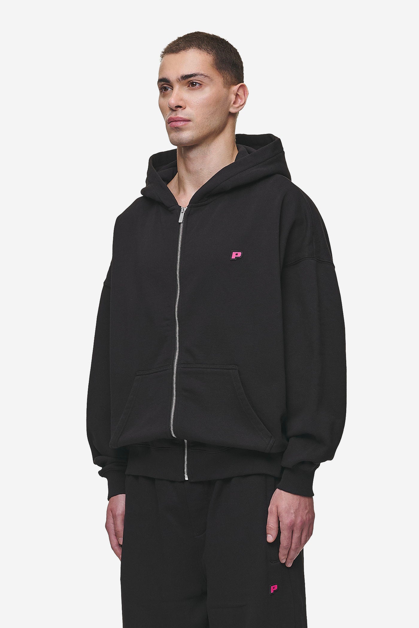 Pegador Leono Boxy Sweat Jacket Washed Black Virtual Pink Gum Seitenansicht aus der Most Alive Kollektion für Herren