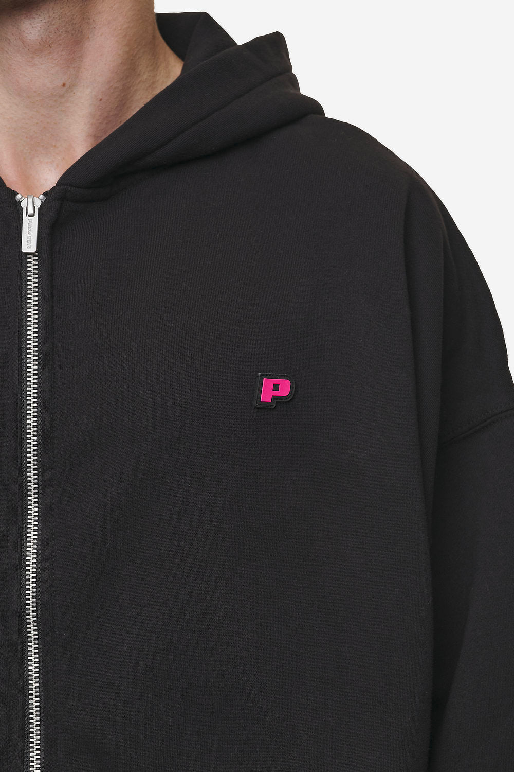 Pegador Leono Boxy Sweat Jacket Washed Black Virtual Pink Gum Detailshot aus der Most Alive Kollektion für Herren