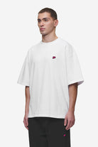 Pegador Leono Boxy Tee White Virtual Pink Gum Seitenansicht aus der Most Alive Kollektion für Herren