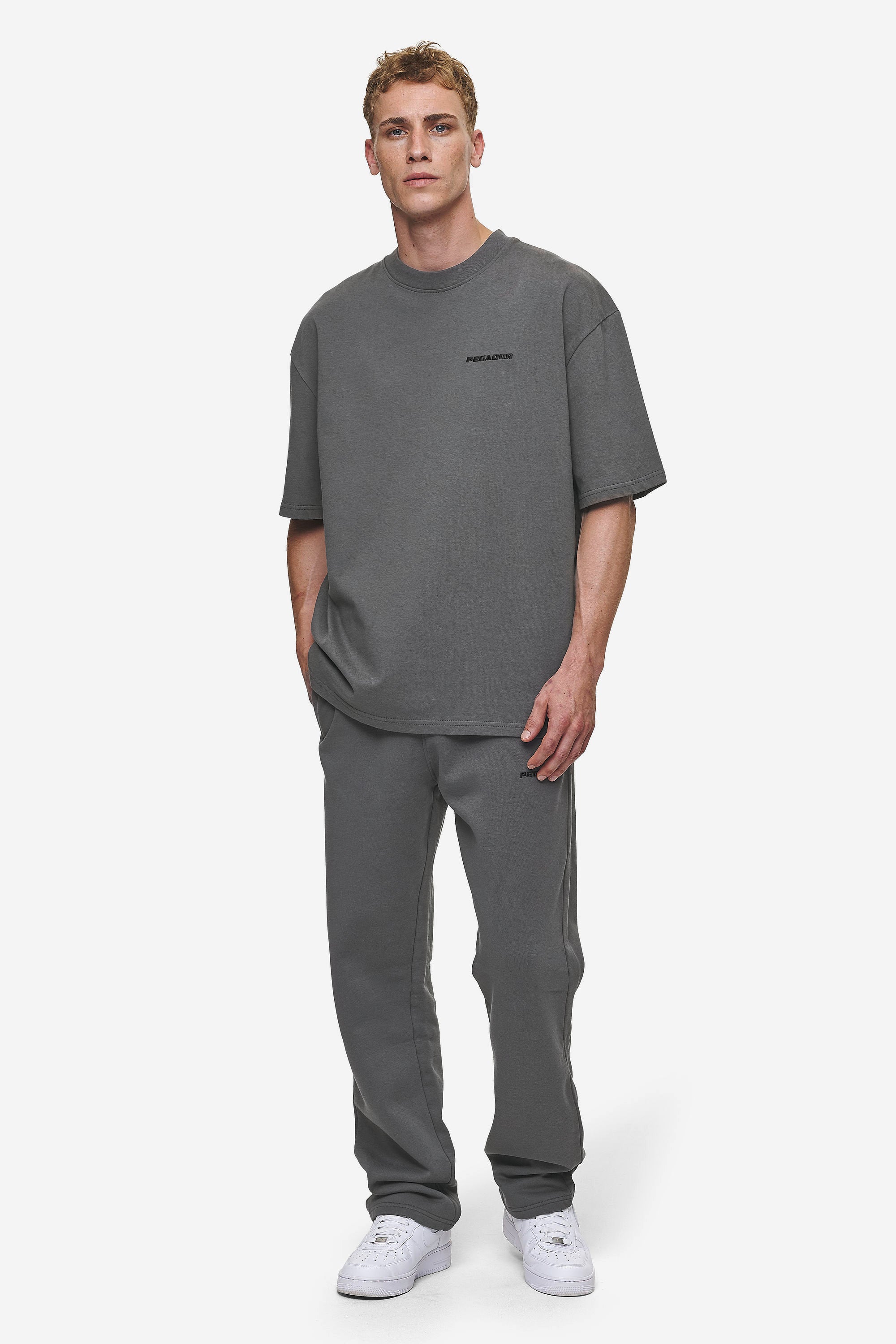 Pegador Logo Oversized Tee Washed Anthracite Ganzkörper Bild aus der Most Alive Kollektion für Herren