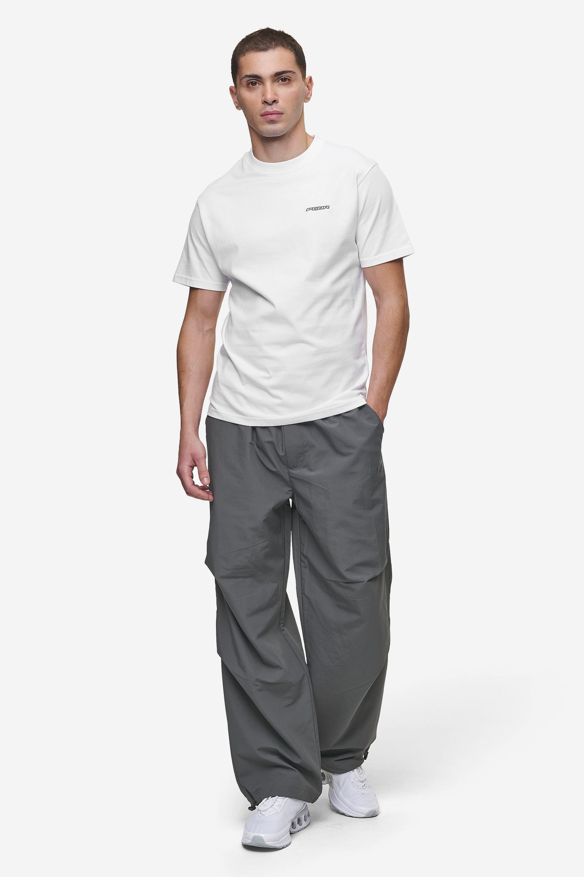 Pegador Bane Slim Tee White Ganzkörper Bild aus der Most Alive Kollektion für Herren