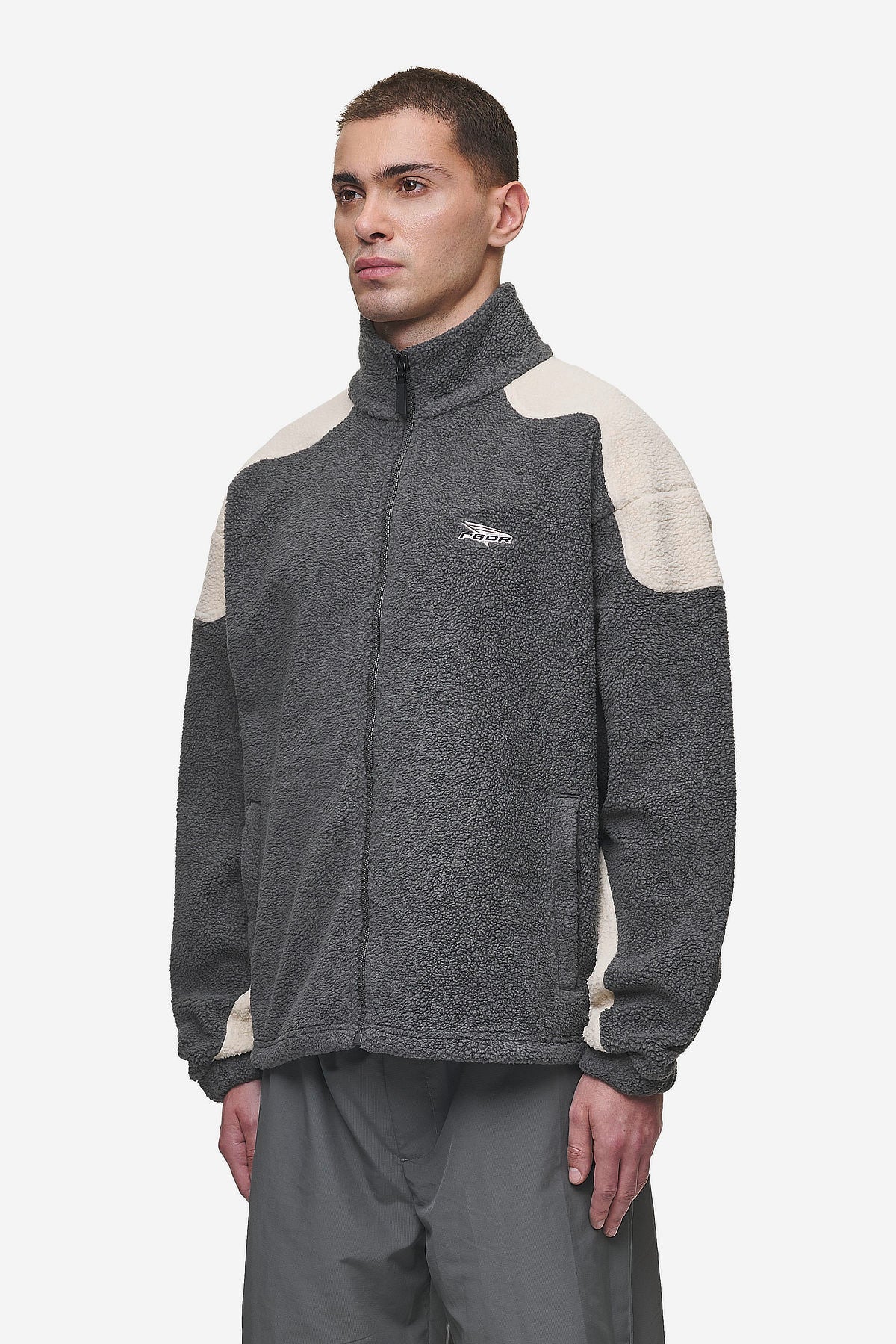 Pegador Willett Fleece Jacket Anthracite Light Beige Seitenansicht aus der Most Alive Kollektion für Herren