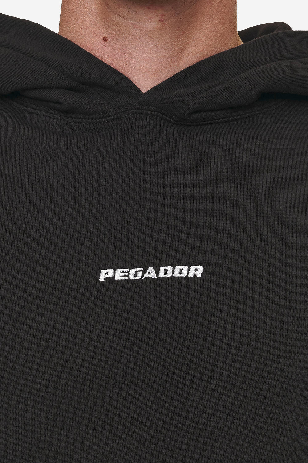 Pegador Logo Boxy Hoodie Washed Black Detailshot aus der Most Alive Kollektion für Herren