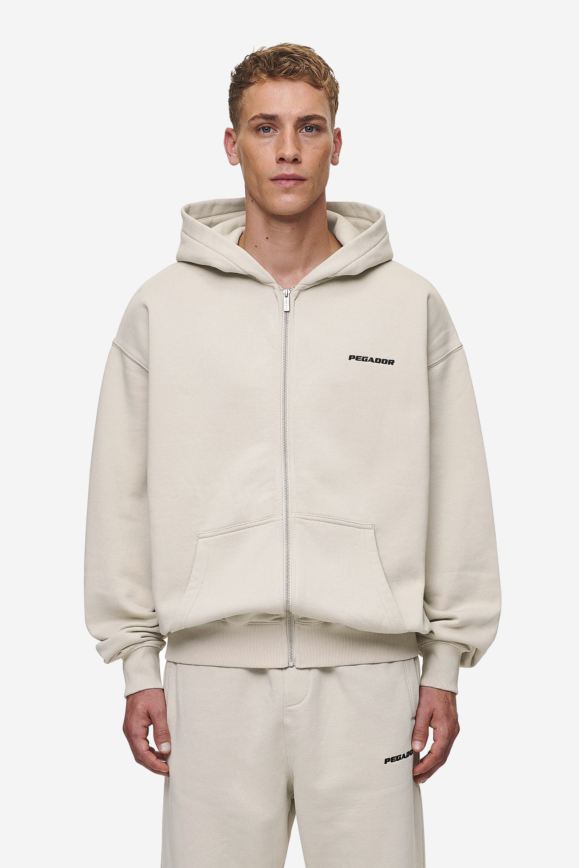 Pegador Logo Oversized Sweat Jacket Washed Light Beige Hauptansicht aus der Most Alive Kollektion für Herren