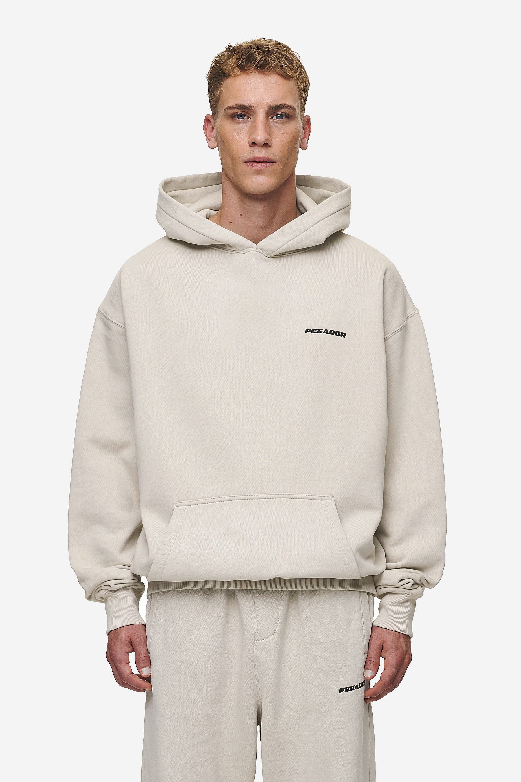 Pegador Logo Oversized Hoodie Washed Light Beige Hauptansicht aus der Most Alive Kollektion für Herren