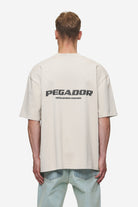 Pegador Colne Logo Oversized Tee Washed Light Beige Anthracite Hauptansicht aus der Most Alive Kollektion für Herren