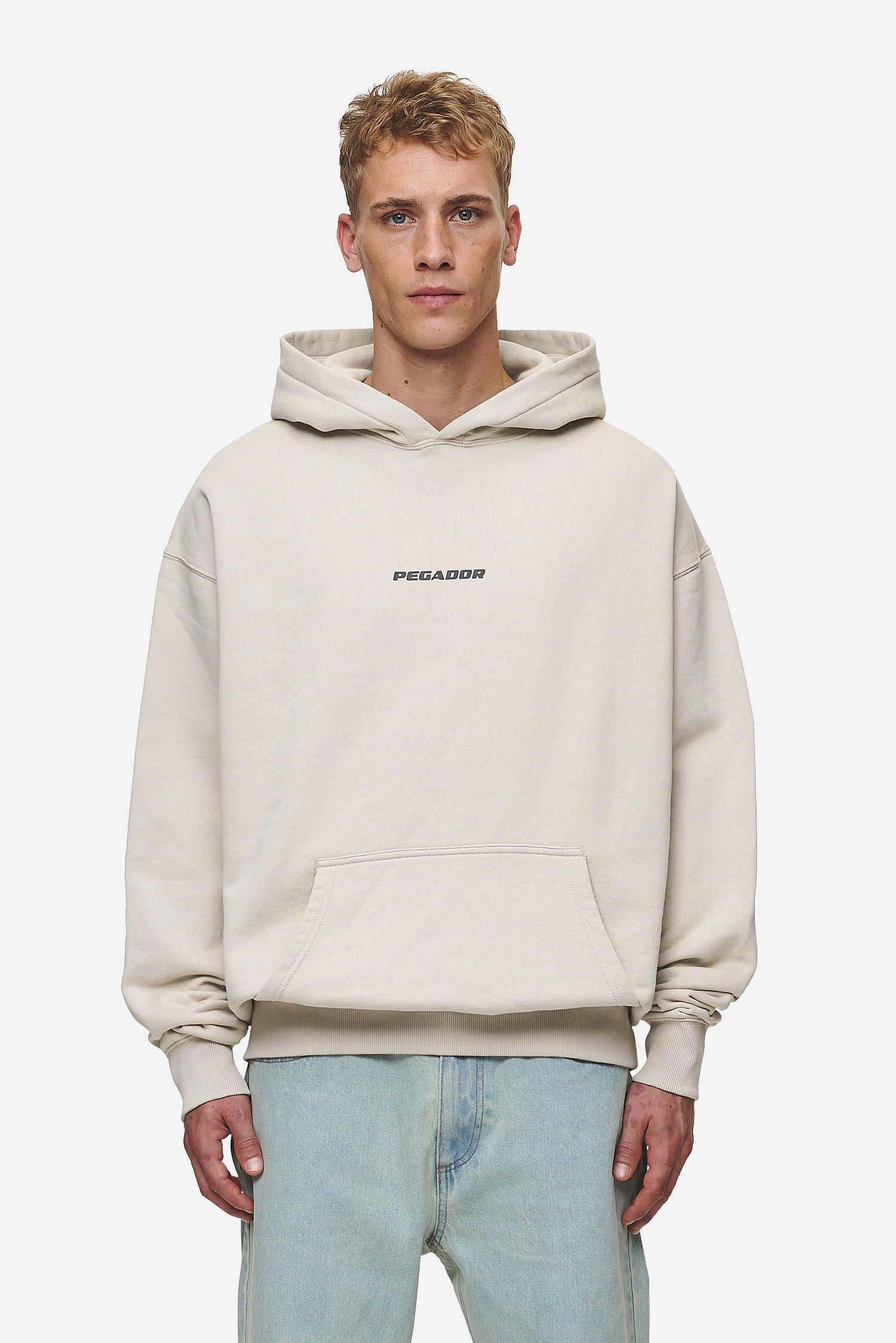 Pegador Colne Logo Oversized Hoodie Washed Light Beige Anthracite Seitenansicht aus der Most Alive Kollektion für Herren