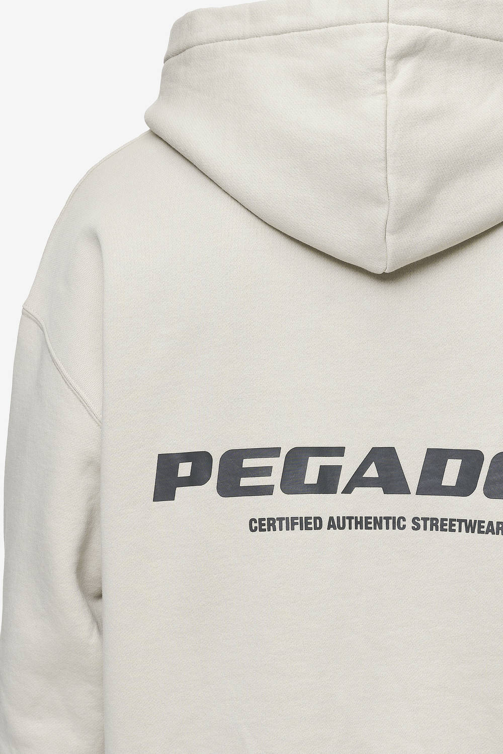 Pegador Colne Logo Oversized Hoodie Washed Light Beige Anthracite Detailshot aus der Most Alive Kollektion für Herren