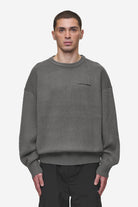 Pegador Logo Oversized Knit Sweater Anthracite Hauptansicht aus der Most Alive Kollektion für Herren