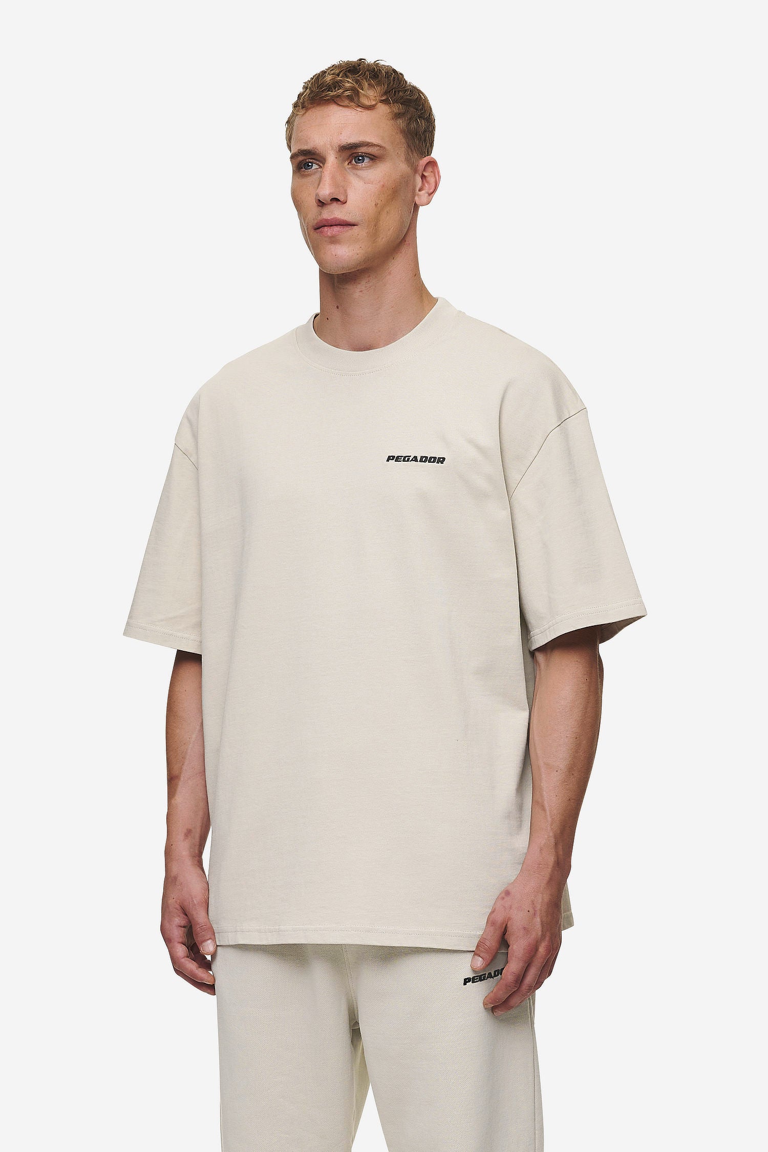 Pegador Logo Oversized Tee Washed Light Beige Seitenansicht aus der Most Alive Kollektion für Herren