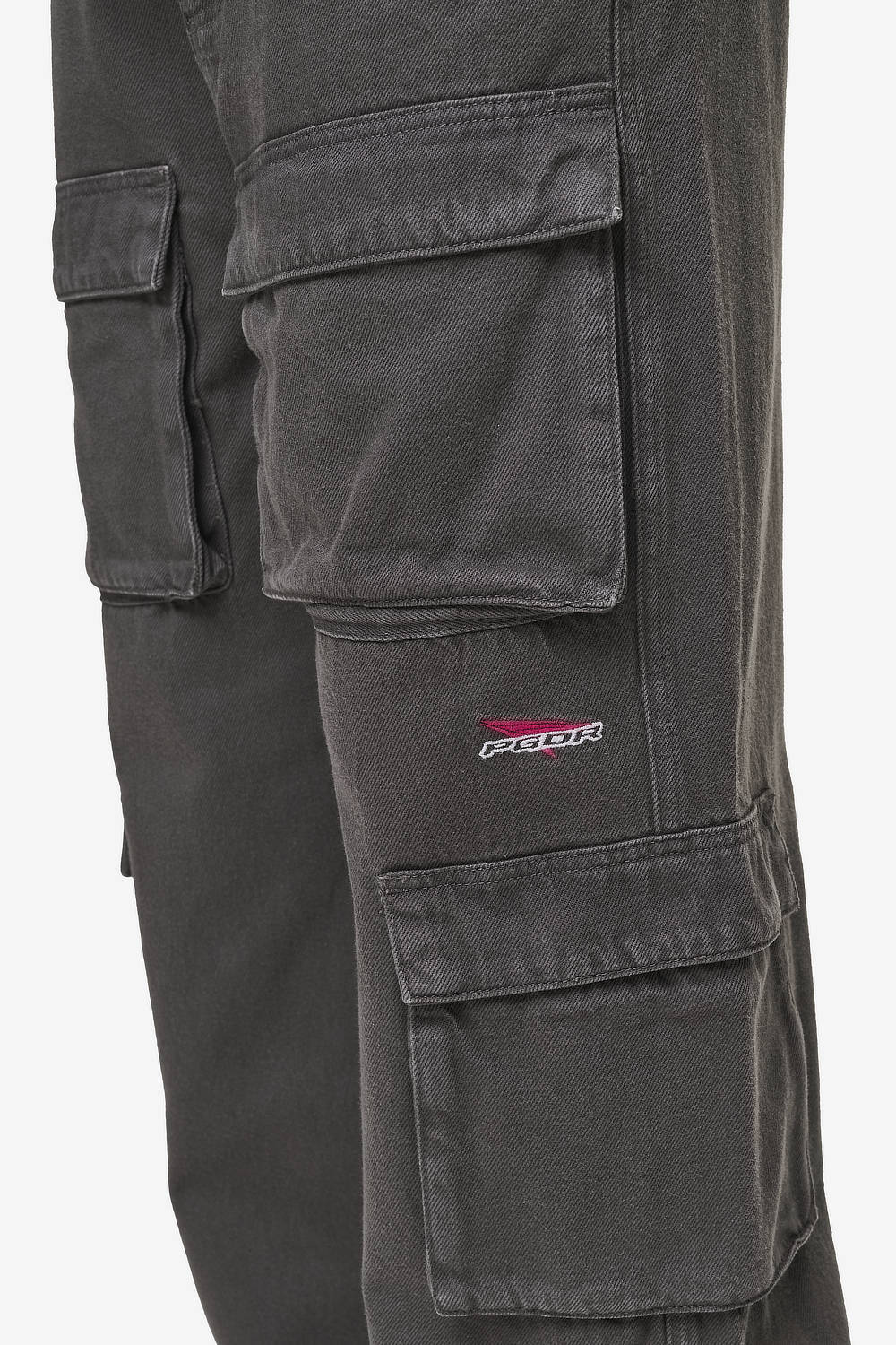 Pegador Penard Wide Cargo Pants Anthracite Detailshot aus der Most Alive Kollektion für Herren