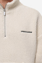 Pegador Puka Teddy Half Zip Sweater Light Beige Detailshot aus der Most Alive Kollektion für Herren