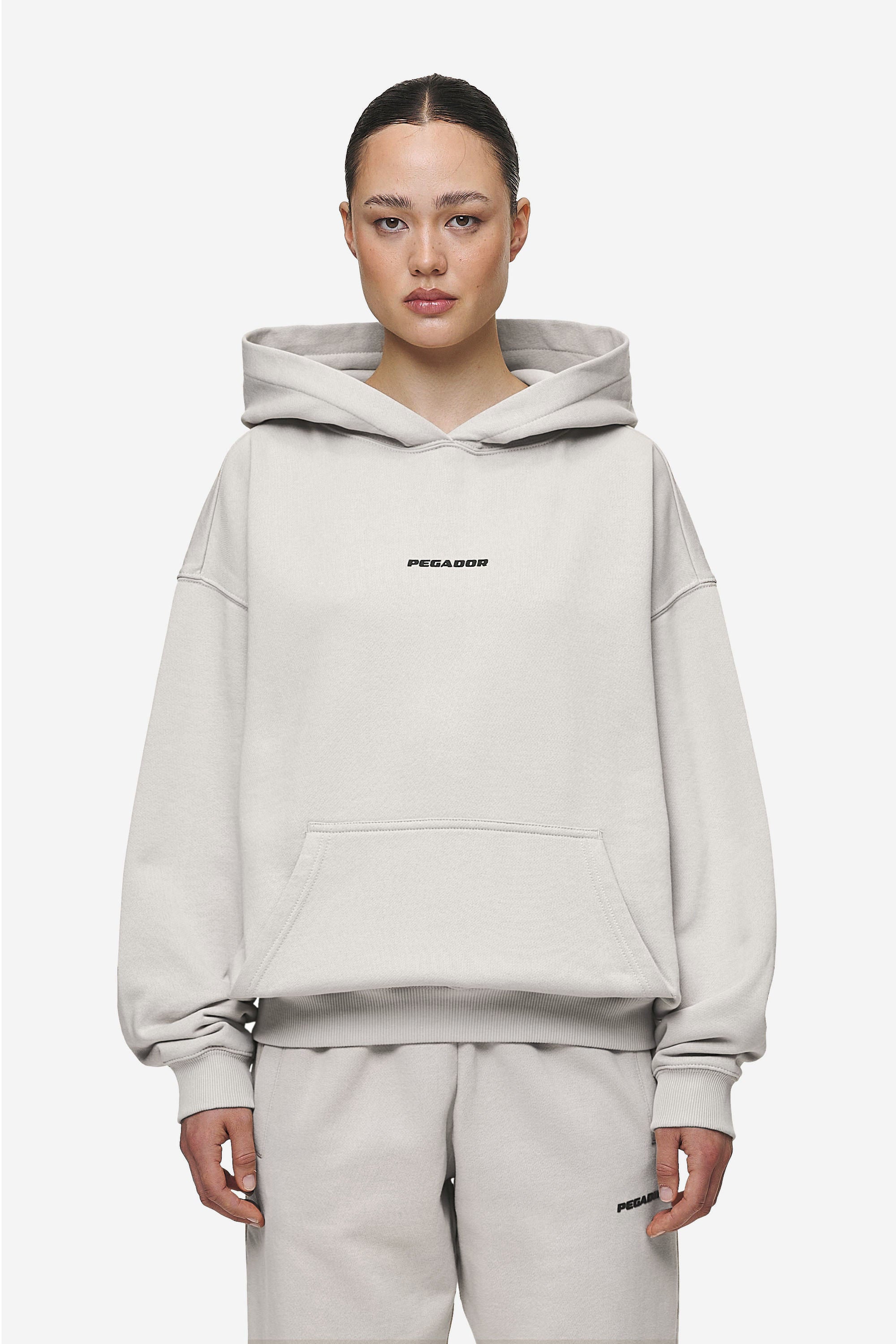 Pegador Clarita Logo Oversized Hoodie Washed Moon Grey Black Gum Hauptansicht aus der Most Alive Kollektion für DaHerren