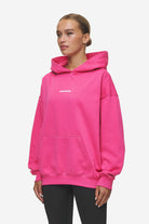 Pegador Clarita Logo Oversized Hoodie Washed Digital Pink White Gum Seitenansicht aus der Most Alive Kollektion für DaHerren