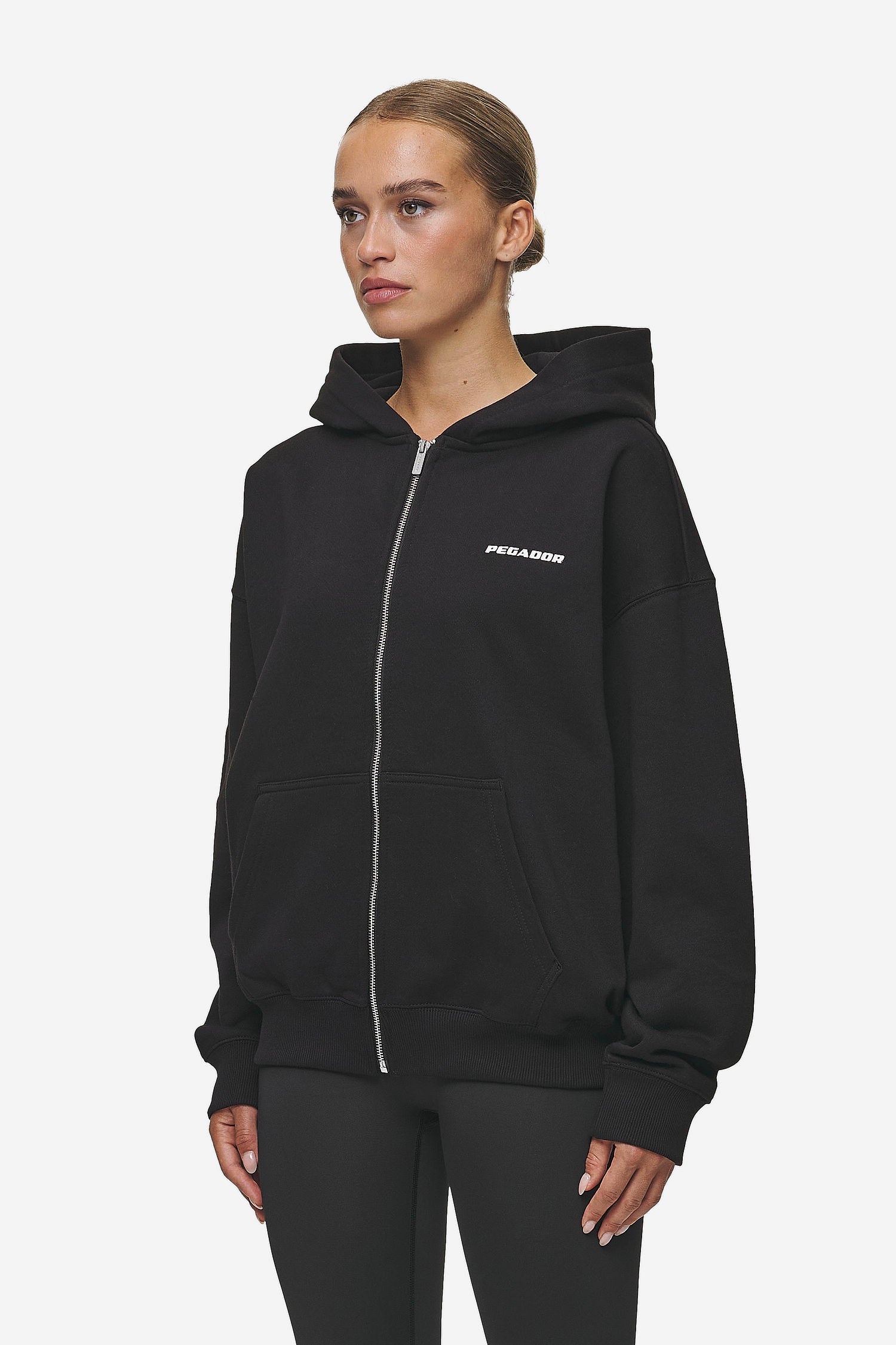 Pegador Clarita Oversized Sweat Jacket Black White Gum Seitenansicht aus der Most Alive Kollektion für DaHerren