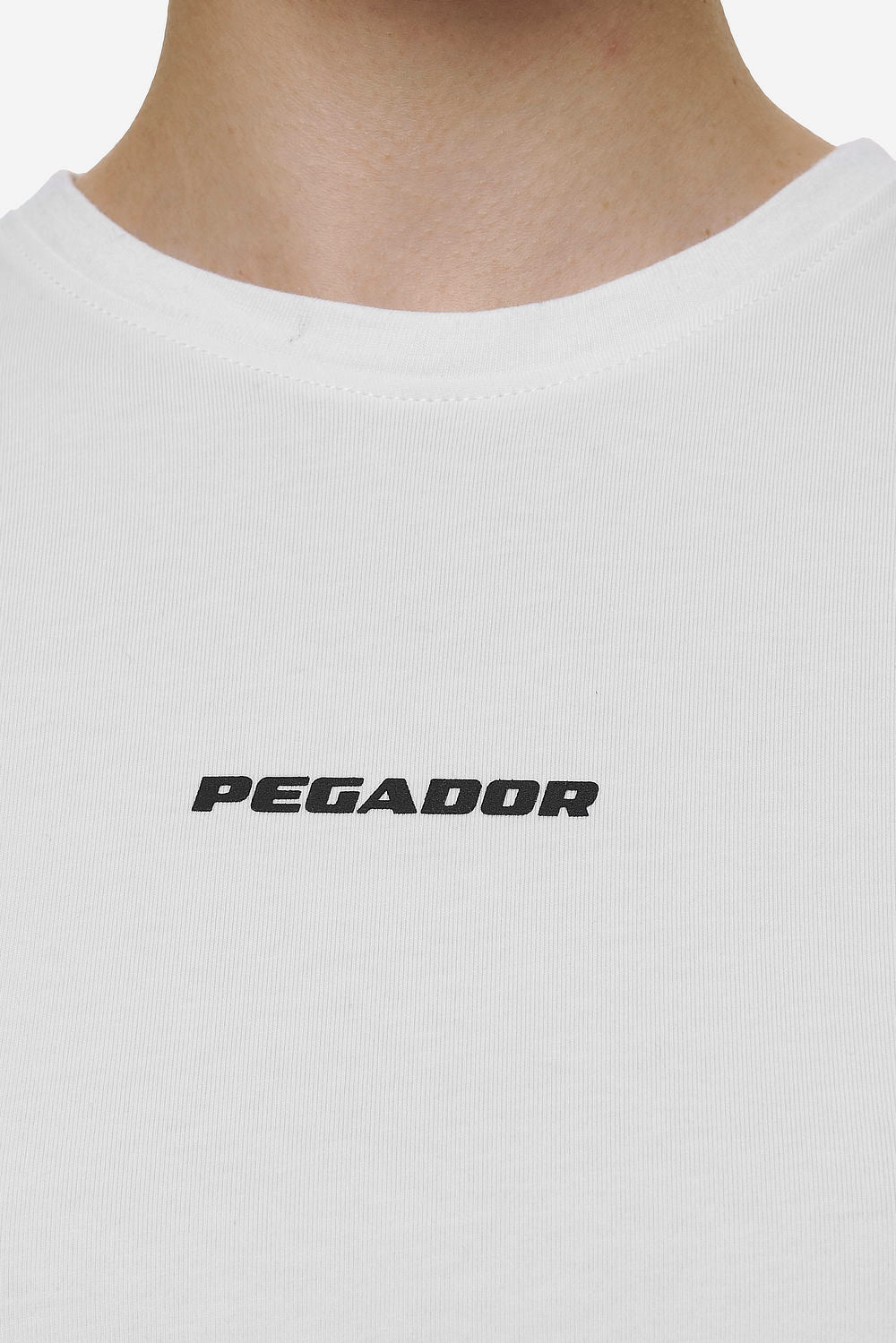 Pegador Ines Cropped Baby Tee White Black Gum Detailshot aus der Most Alive Kollektion für DaHerren