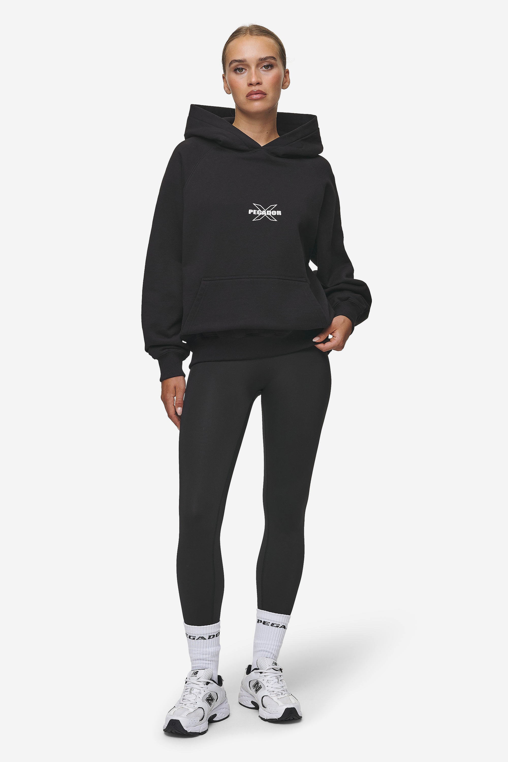 Pegador Belly Oversized Hoodie Washed Black Ganzkörper Bild aus der Most Alive Kollektion für DaHerren