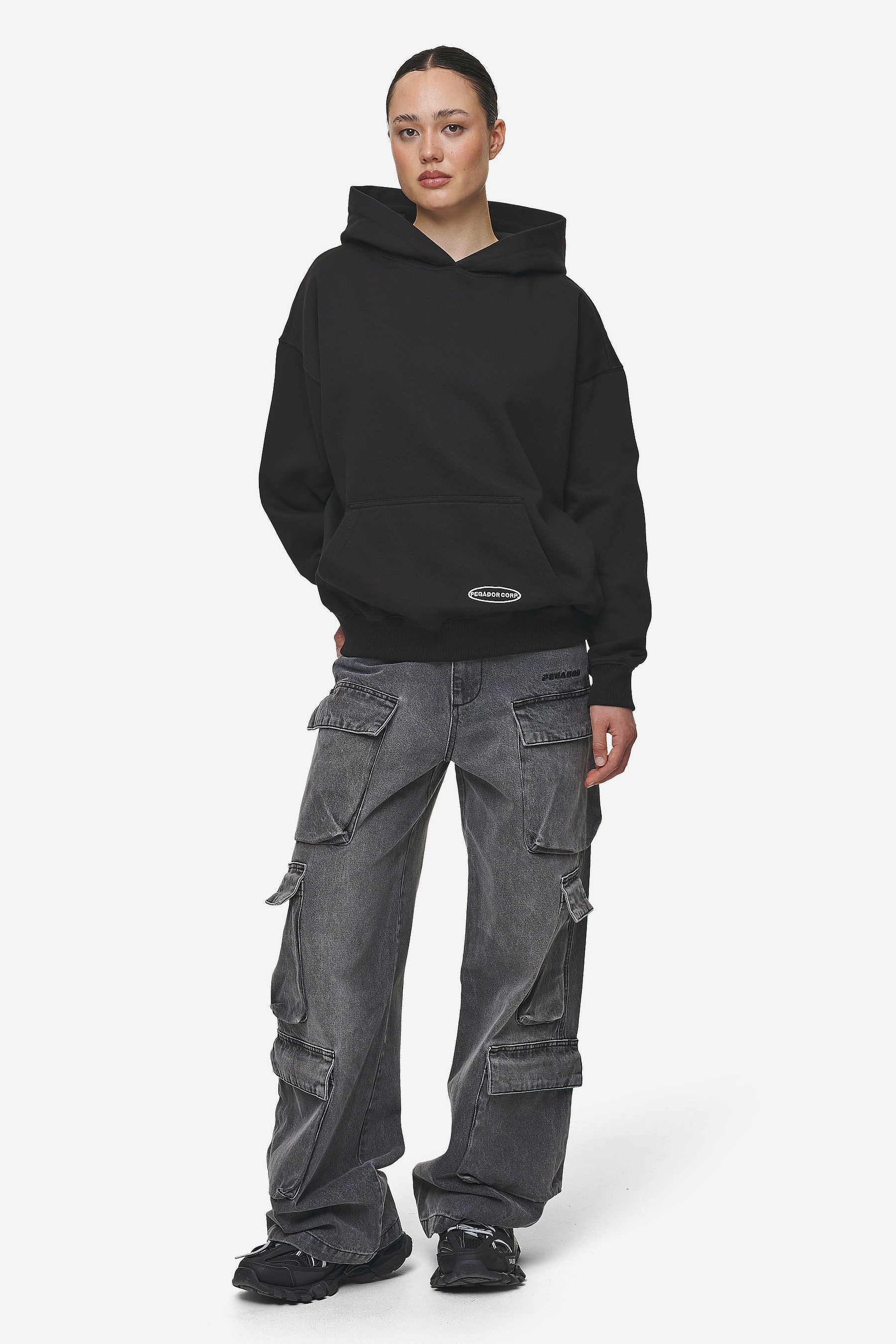 Pegador Sora Oversized Hoodie Washed Black Ganzkörper Bild aus der Most Alive Kollektion für DaHerren