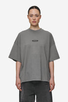 Pegador Sora Heavy Oversized Tee Washed Deep Grey Seitenansicht aus der Most Alive Kollektion für DaHerren