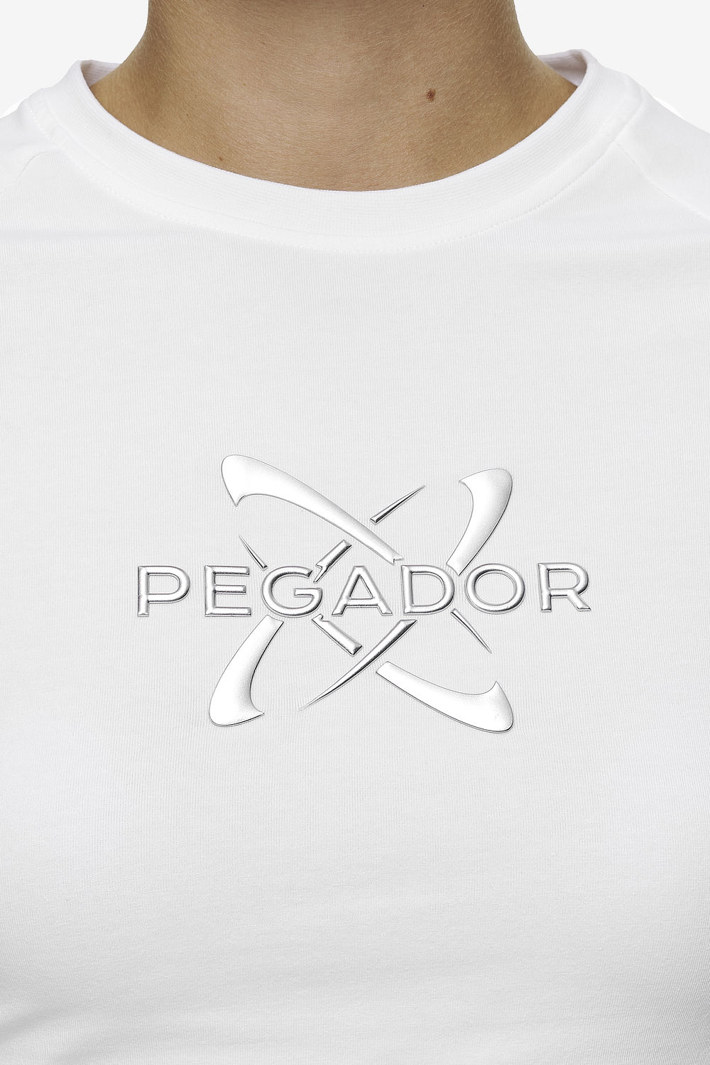 Pegador Klaria Baby Tee White Detailshot aus der Most Alive Kollektion für DaHerren