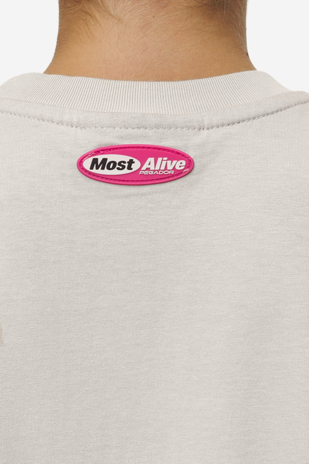 Pegador Tori Heavy Oversized Tee Washed Moon Grey Detailshot aus der Most Alive Kollektion für DaHerren