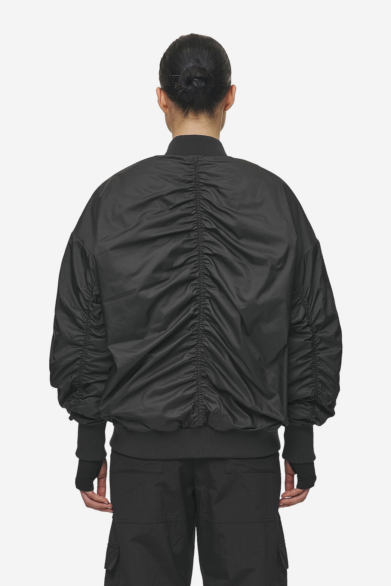 Pegador Shila Oversized Bomberjacket Black Detailshot aus der Most Alive Kollektion für DaHerren