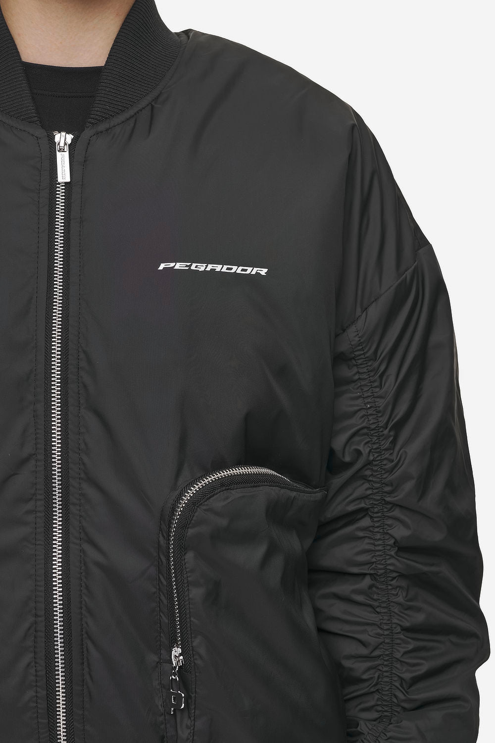 Pegador Shila Oversized Bomberjacket Black Detailshot aus der Most Alive Kollektion für DaHerren