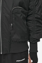 Pegador Shila Oversized Bomberjacket Black Detailshot aus der Most Alive Kollektion für DaHerren