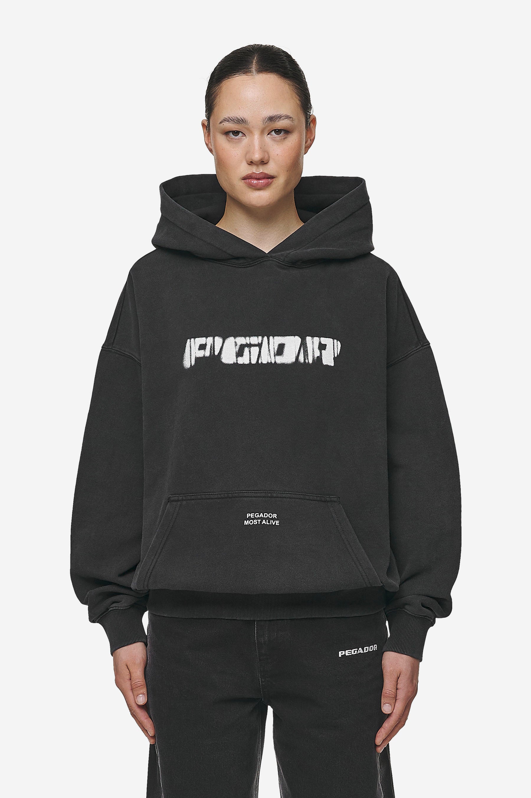 Pegador Suta Oversized Hoodie Vintage Black Seitenansicht aus der Most Alive Kollektion für DaHerren