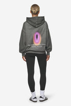 Pegador Lui Sprayed Oversized Hoodie Oil Dyed Deep Grey Detailshot aus der Most Alive Kollektion für DaHerren