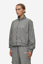 Pegador Jella Trackjacket Deep Grey Seitenansicht aus der Most Alive Kollektion für DaHerren