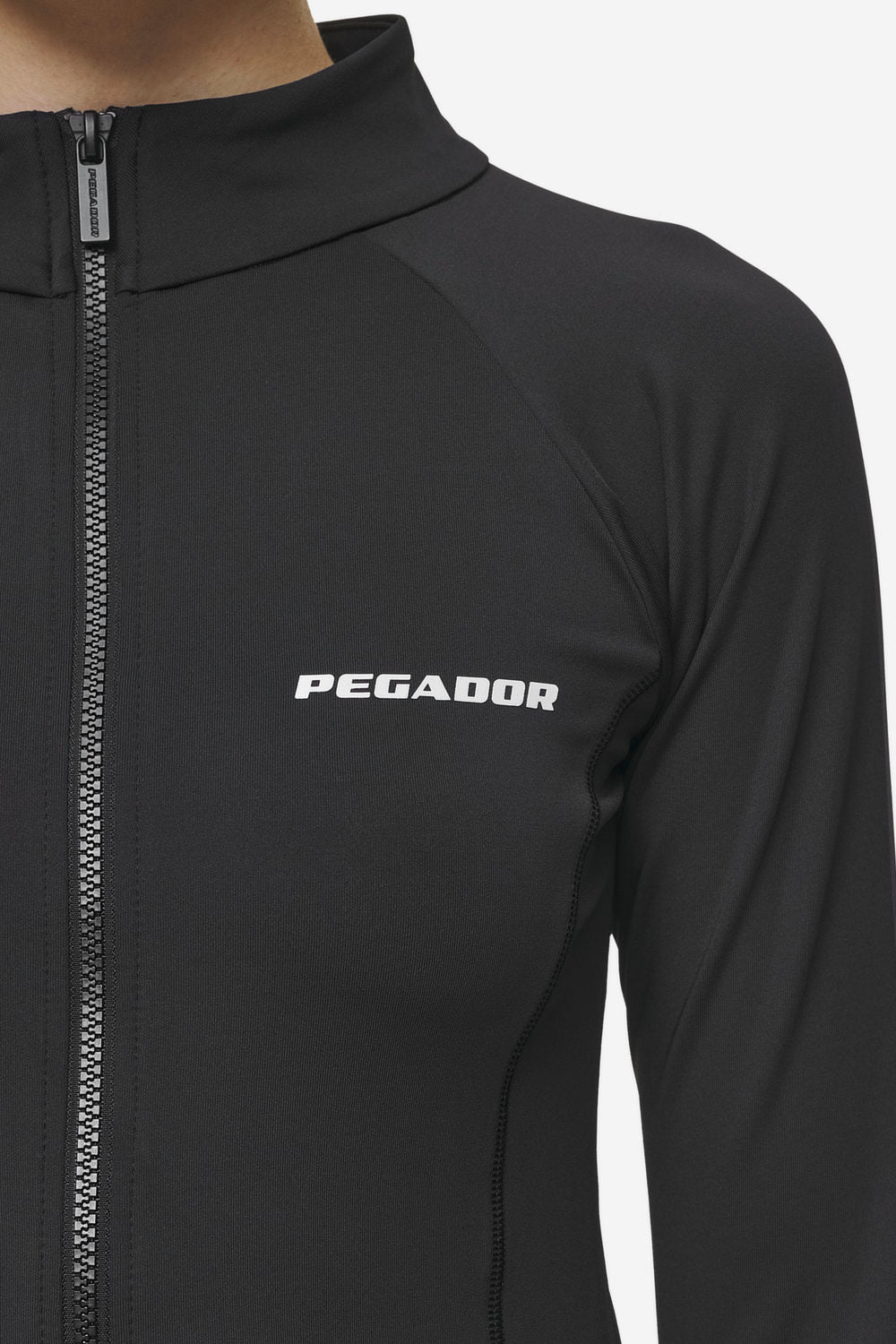 Pegador Tale Zip Longsleeve Black Detailshot aus der Most Alive Kollektion für DaHerren