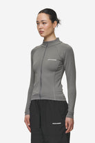 Pegador Tale Zip Longsleeve Deep Grey Seitenansicht aus der Most Alive Kollektion für DaHerren