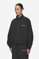 Pegador Jella Trackjacket Black Seitenansicht aus der Most Alive Kollektion für DaHerren