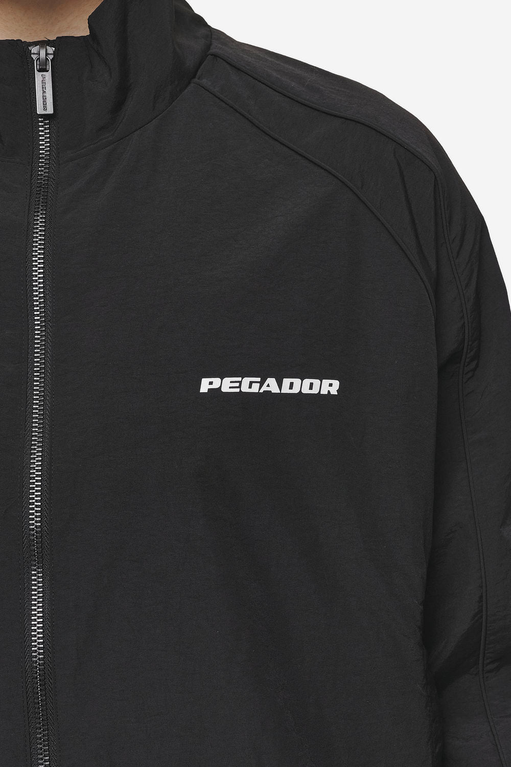 Pegador Jella Trackjacket Black Detailshot aus der Most Alive Kollektion für DaHerren