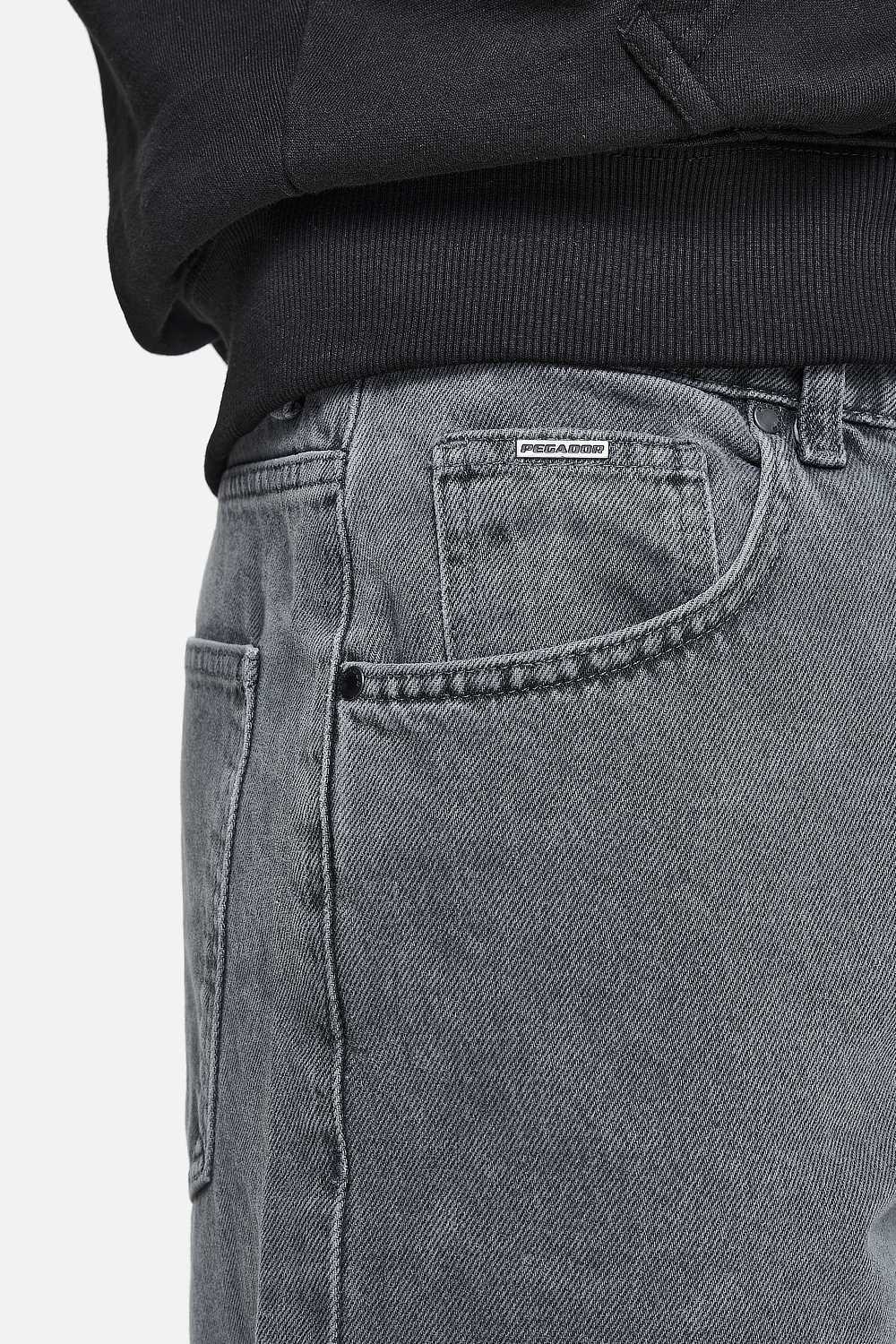 Pegador Baltra Baggy Jeans Washed Grey Detailshot aus der PEGADOR® Jeans Kollektion für Herren