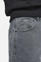 Pegador Baltra Baggy Jeans Washed Grey Detailshot aus der PEGADOR® Jeans Kollektion für Herren