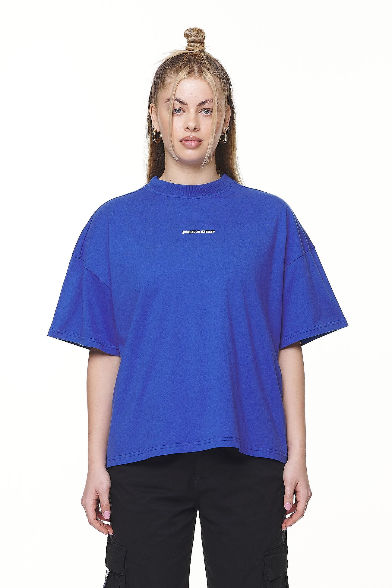 Pegador Arendal Logo Heavy Oversized Tee Washed True Blue White Seitenansicht aus der Never Too Late Kollektion für DaHerren