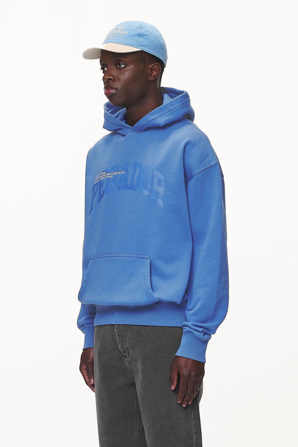 Pegador Gilford Oversized Hoodie Washed Retro Blue Seitenansicht aus der Never Too Late Kollektion für Herren