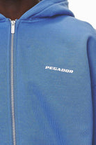 Pegador Logo Oversized Sweat Jacket Washed Retro Blue White Gum Detailshot aus der Never Too Late Kollektion für Herren